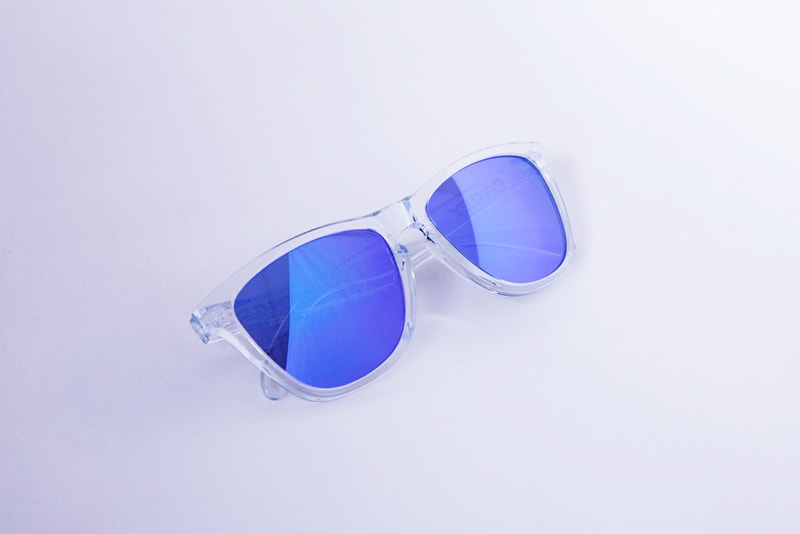 Oakley Frogskin Sunglasses Polished Clear/Violet 