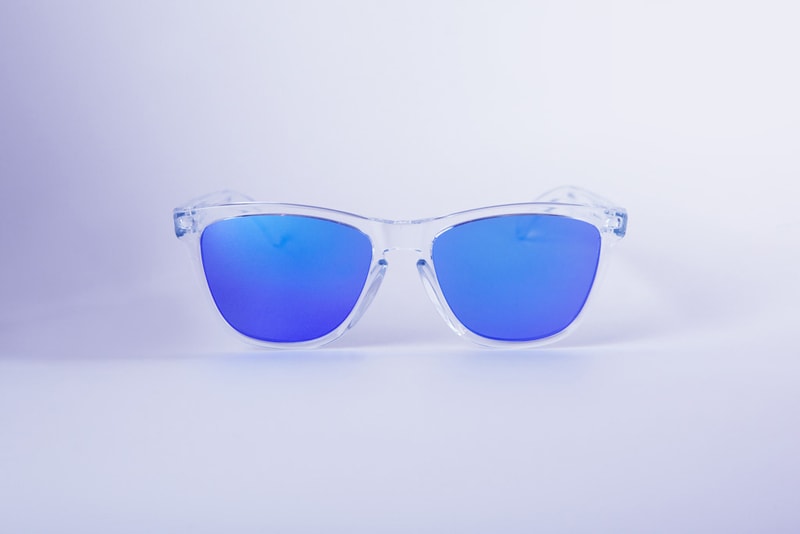 Oakley Frogskin Sunglasses Polished Clear/Violet 