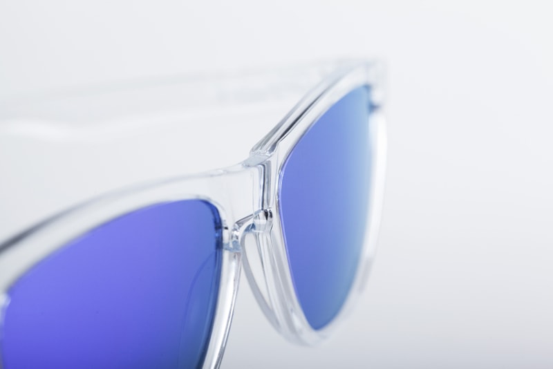 Oakley Frogskin Sunglasses Polished Clear/Violet 
