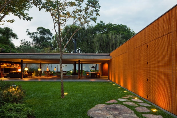 V4 House by StudioMK47