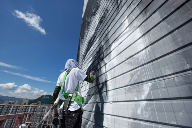 Hendrik Beikirch Creates Asia's Tallest Mural in South Korea