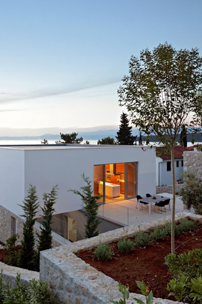House On KRK Island by DVA Arhitekta