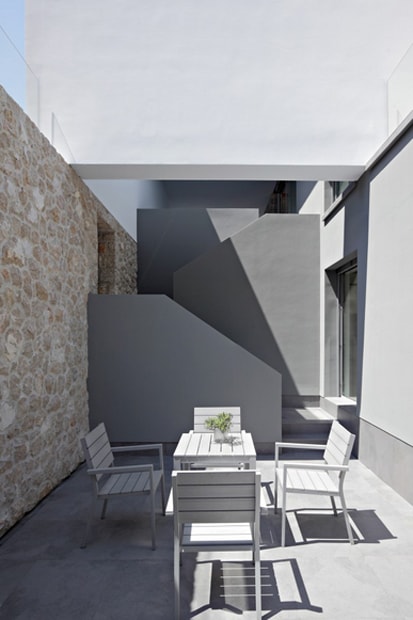 House On KRK Island by DVA Arhitekta
