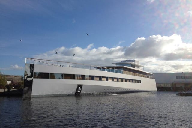 Steve Jobs' Yacht "Venus" Makes Its First Appearance