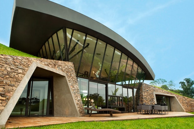 Two Single-Family Homes in Paraguay by Bauen