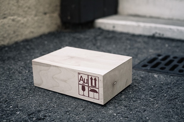 The Distinct Life x 400+oz Tablet Stand
