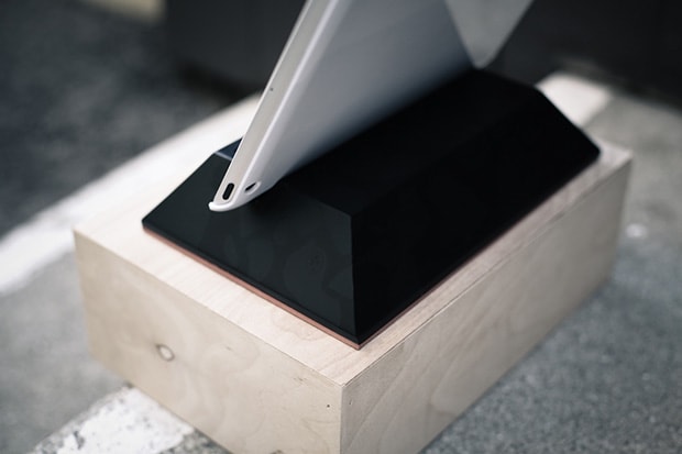 The Distinct Life x 400+oz Tablet Stand