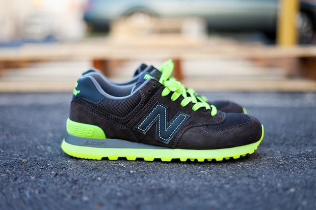 New Balance 574 Black/Neon