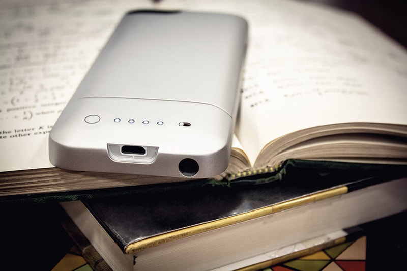 mophie iPhone 5 Juice Pack Helium Battery Case