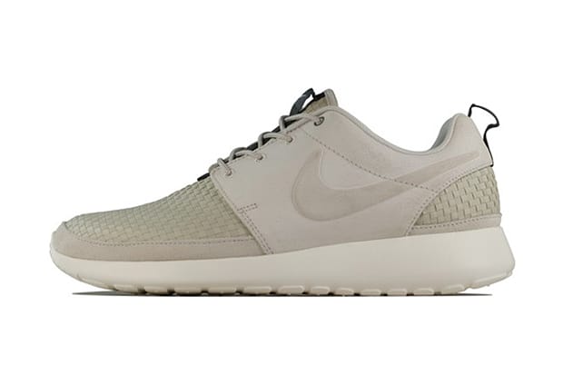 nike roshe run beige