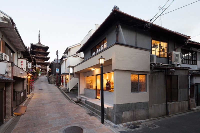Otsuka Gofukuten Kimono Store by Yusuke Seki