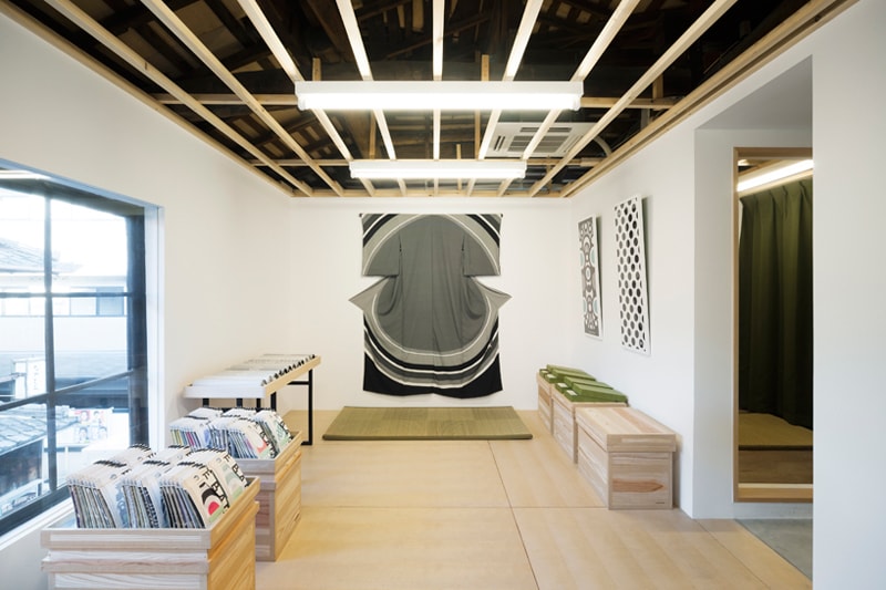 Otsuka Gofukuten Kimono Store by Yusuke Seki
