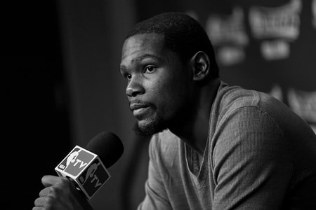 Kevin Durant Signs with Roc Nation Sports