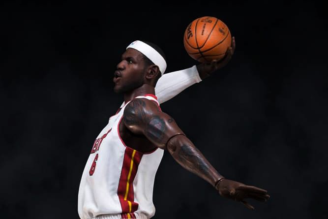 LeBron James 1/6 Scale Figurine by ENTERBAY Preview