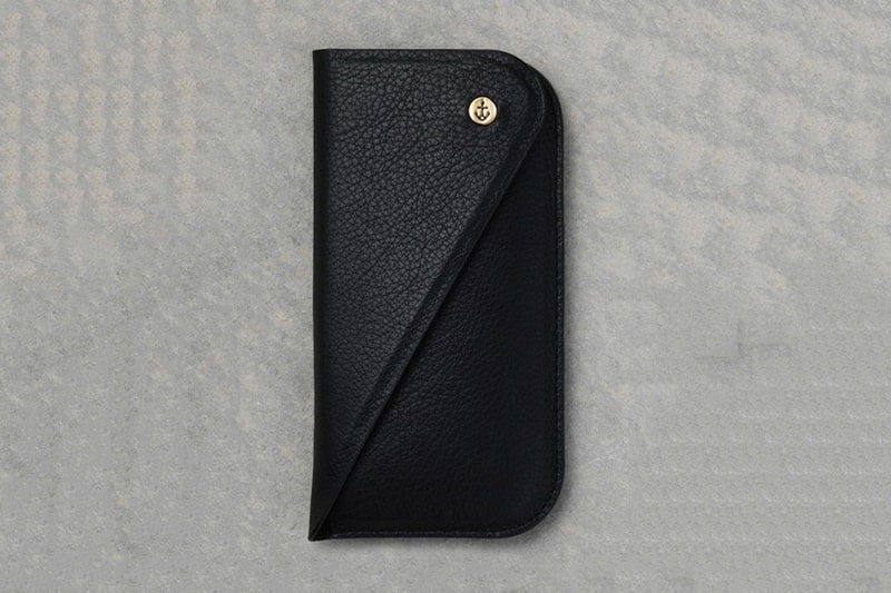 Kate Moss Unveils "Fashion Tech" Accessories Collection
