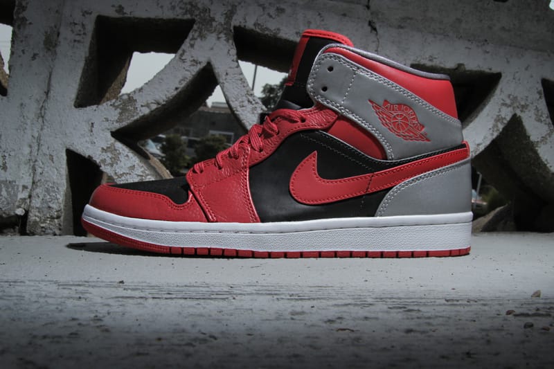 nike air jordan 1 retro mid fire red black cement