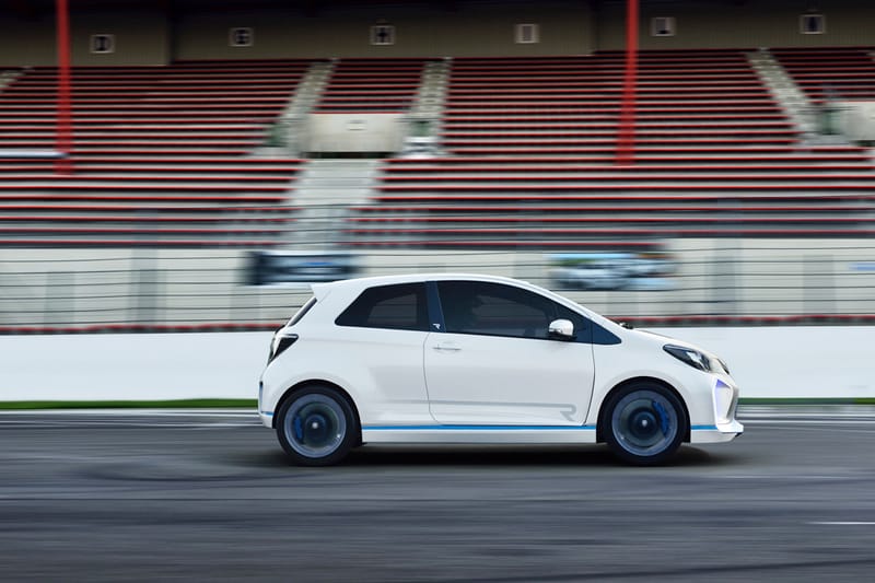 Toyota Yaris Hybrid-R