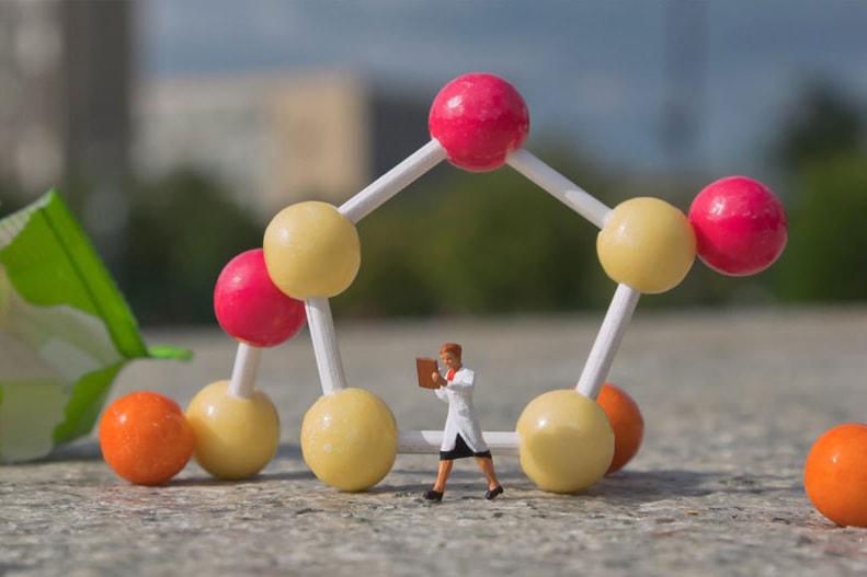 Miniature Workers by Slinkachu Raise Unemployment Awareness