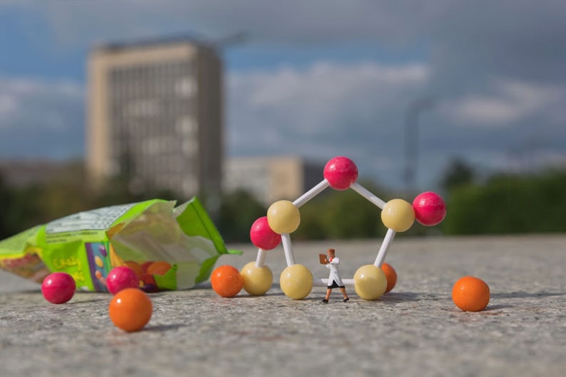 Miniature Workers by Slinkachu Raise Unemployment Awareness
