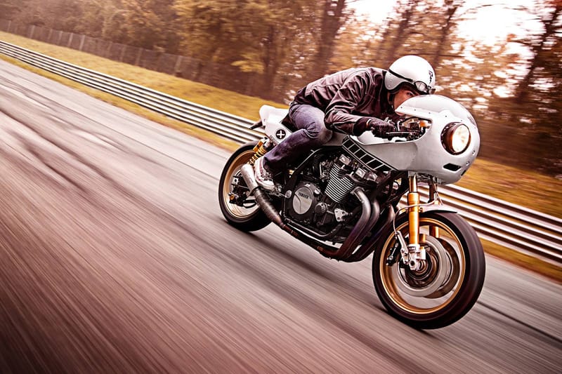 Yard Built Yamaha XJR1300 "Eau Rouge" by Deus Ex Machina Italy