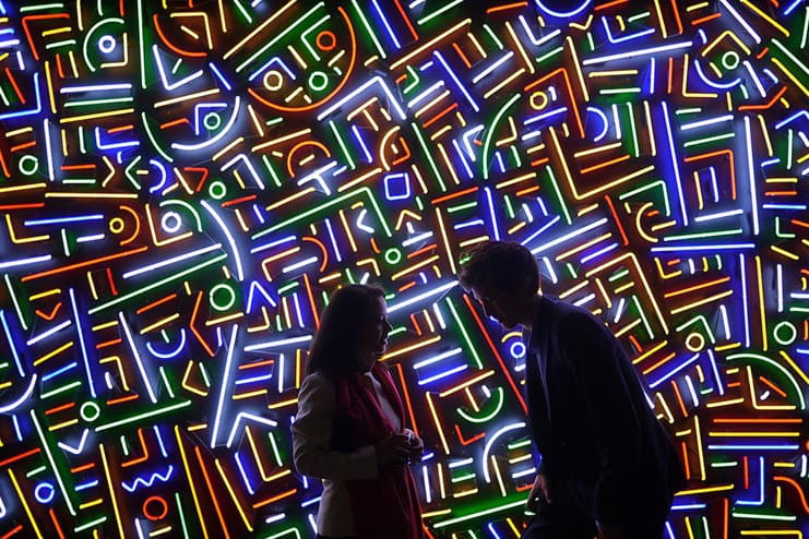 Lu Xinjian Depicts Shanghai's Vibrant Cityscape 