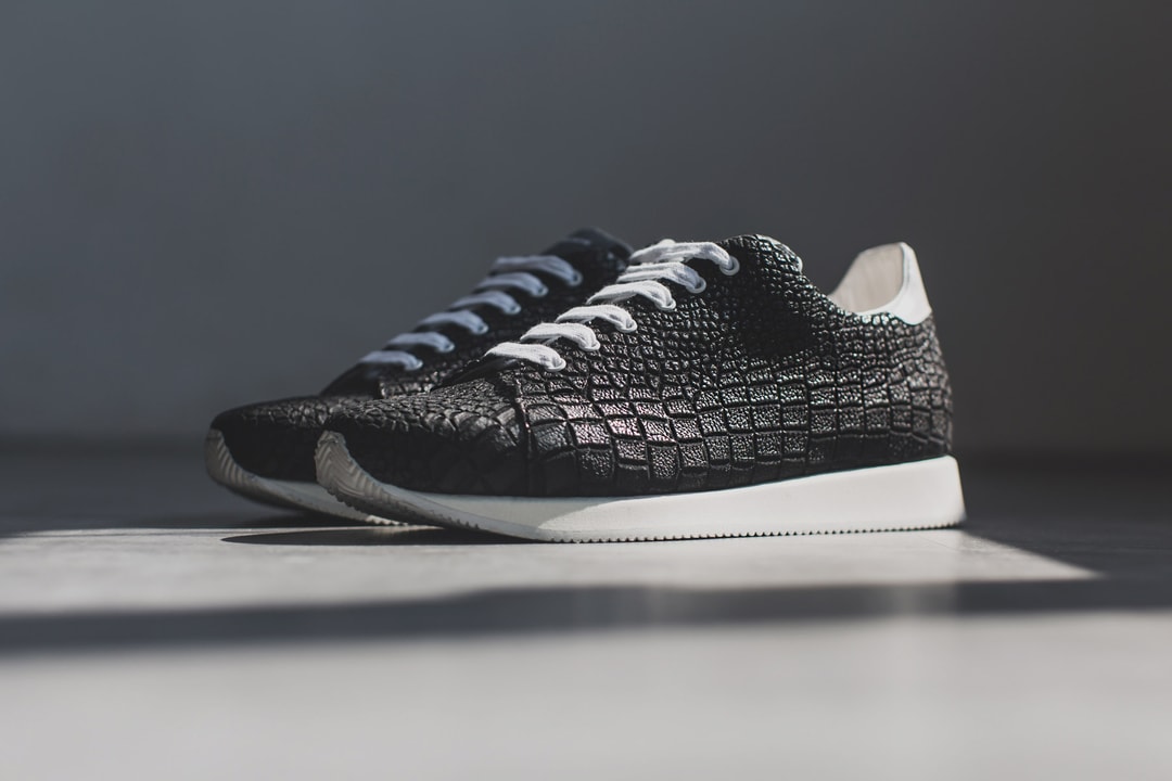 KRISVANASSCHE 2014 Spring/Summer Black Crocodile Pattern Low 