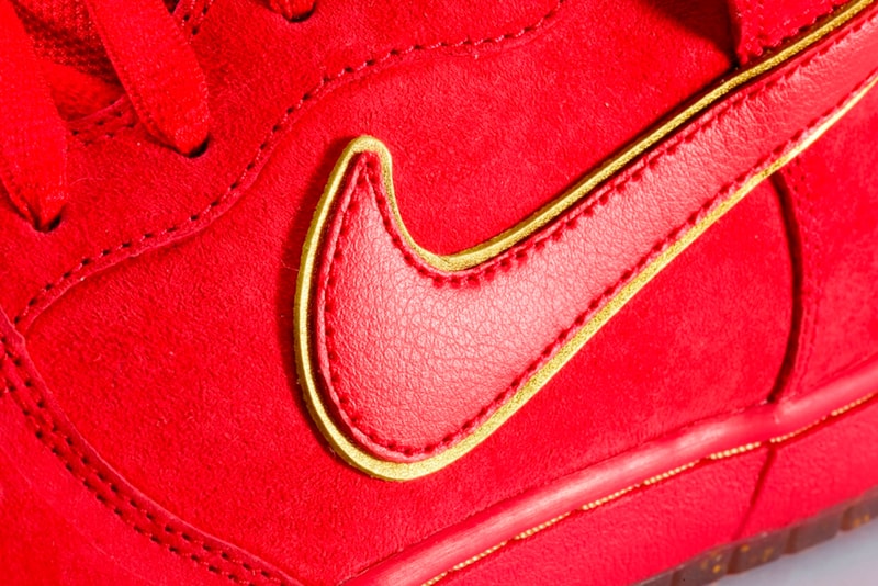 Nike SB Dunk High Premium "Red Packet"