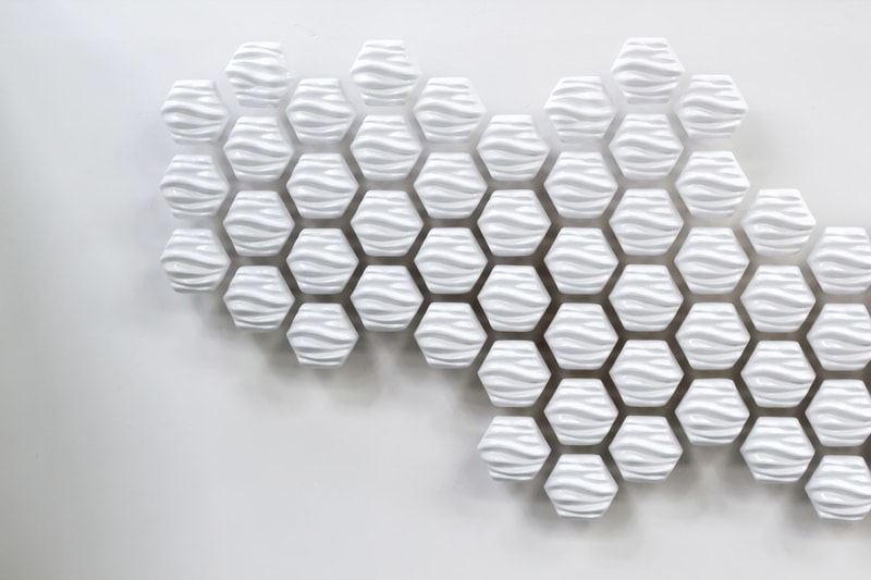 HEXI Responsive Wall by Thibaut Sld