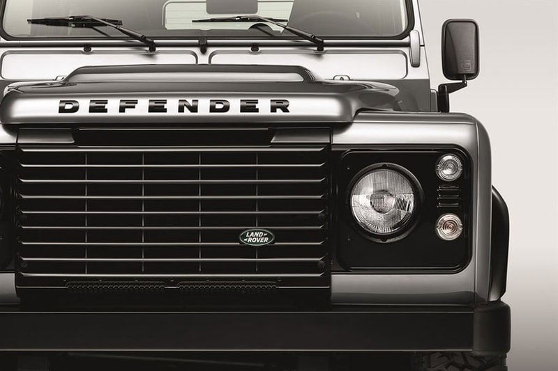 Land Rover Defender "Black & Silver" Pack