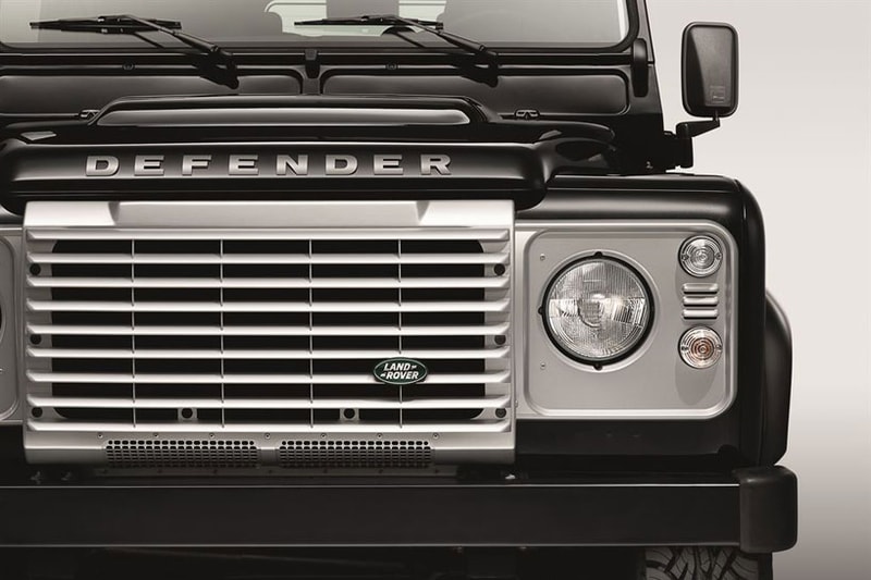Land Rover Defender "Black & Silver" Pack