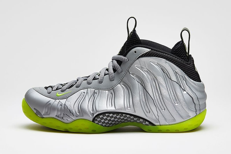 Nike Air Foamposite One Premium Metallic Silver/Volt-Black