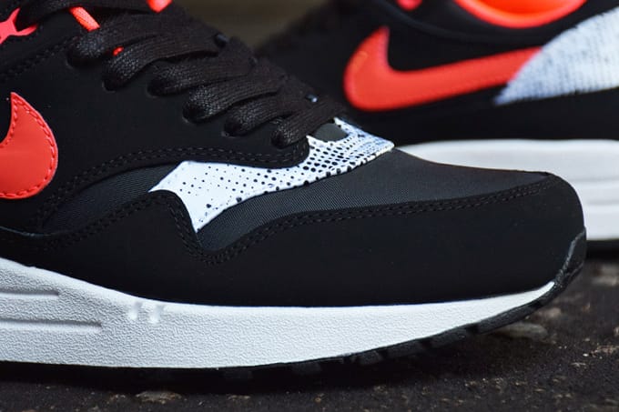 nike air max with hearts