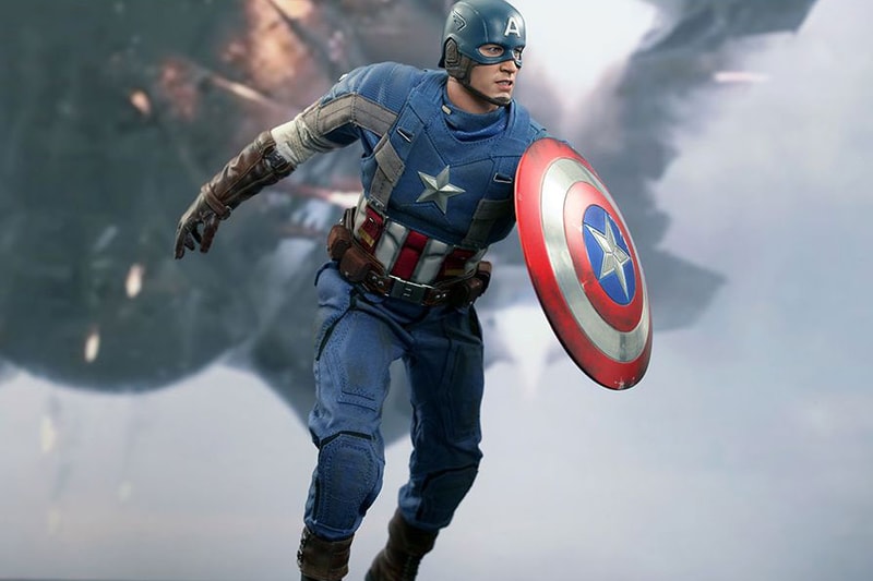 Hot Toys Captain America "Golden Age Version" Collectible Figure