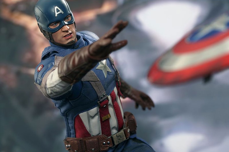 Hot Toys Captain America "Golden Age Version" Collectible Figure