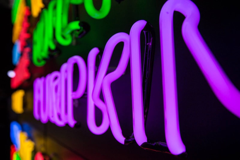  J.Crew x Mobile M+ "NEONSIGNS.HK" Interactive Online Exhibition