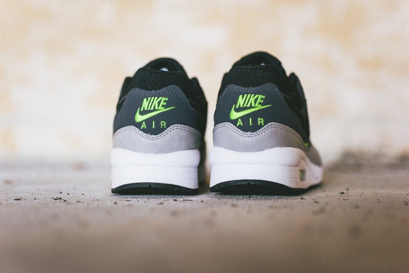 Nike Air Max Light Essential Black/Dark Grey-Volt