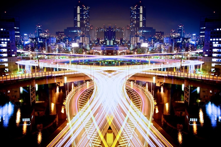 Symmetric Light Photography by Sinichi Higashi