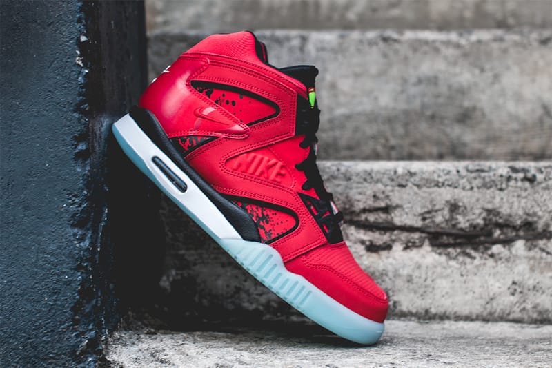 Nike Air Tech Challenge Hybrid "Chilling Red"