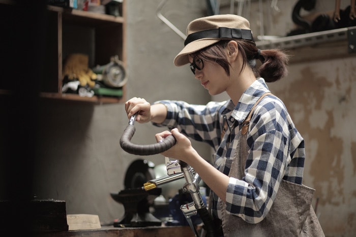 mininch Multi-Tool with Pop-A-Point Design