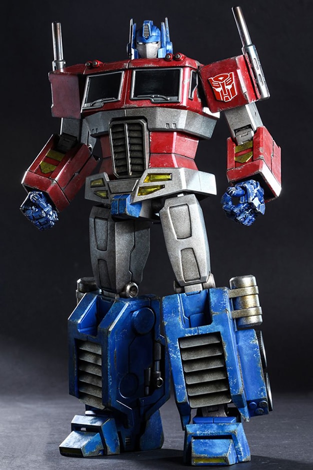 Hot Toys Optimus Prime Starscream Version