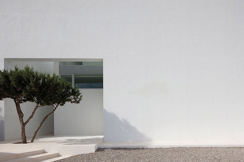 Infinity House by AABE Atelier d’Architecture Bruno Erpicum & Partners