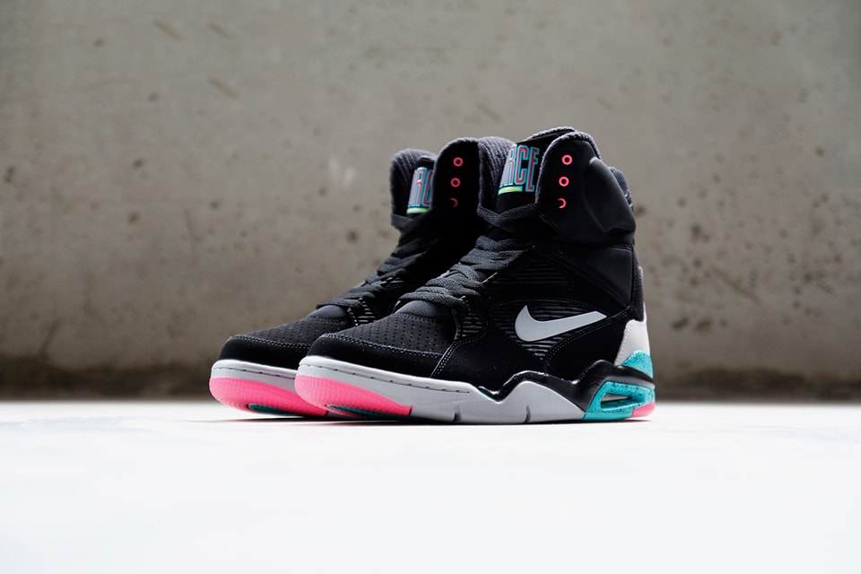 midt i intetsteds Abnorm spids A Closer Look at the Nike Air Command Force Black/Wolf Grey-Hyper Jade-Hyper  Pink | Hypebeast