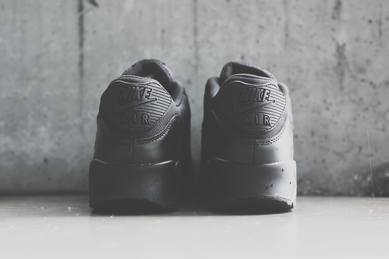 Nike Air Max 90 Essential "Triple Black"