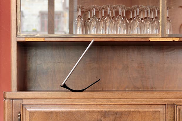 Yohann: The Beautifully Minimal iPad Stand 