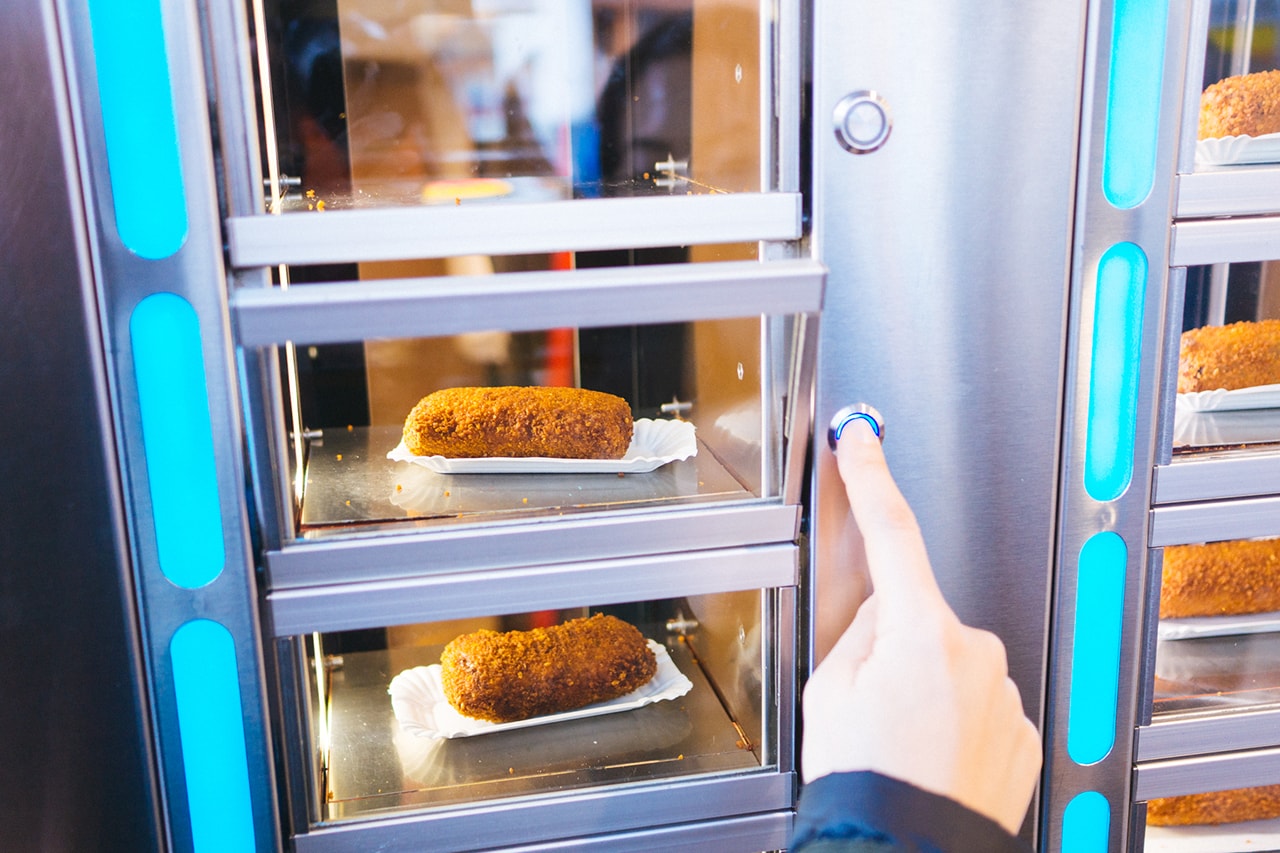 Amsterdam's Automats: Heated Vending Machines Offering Instant Snacks