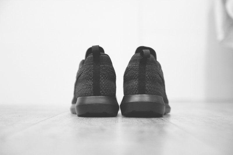Nike Flyknit Roshe Run “Triple Black”
