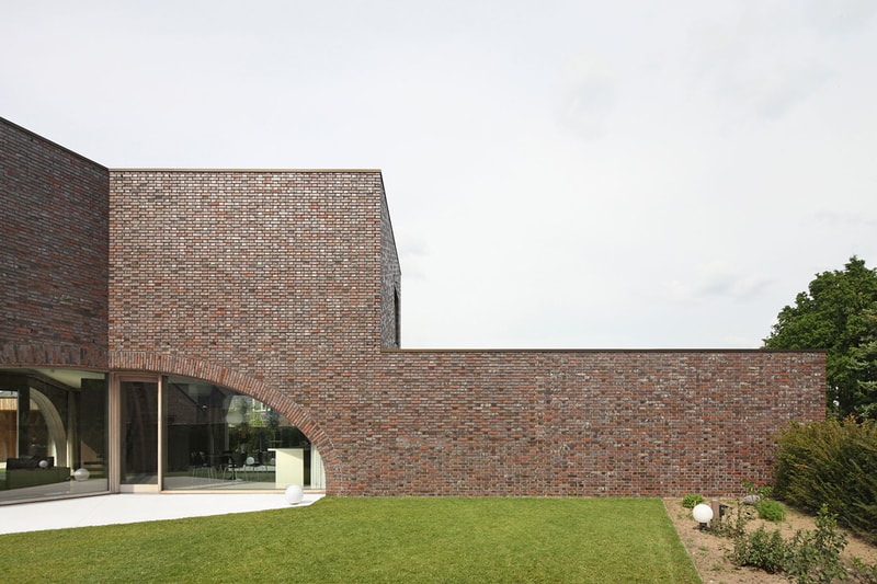 Villa Moerkensheide by Dieter De Vos Architecten 