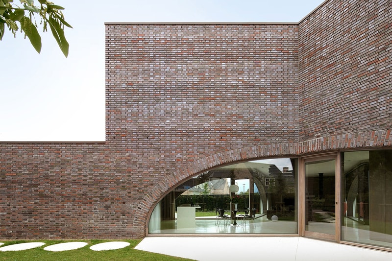 Villa Moerkensheide by Dieter De Vos Architecten 