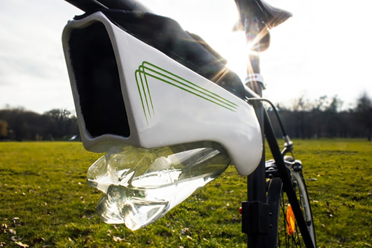 The Fontus Water Bottle Re-Fills Itself by Collecting Moisture in the Air