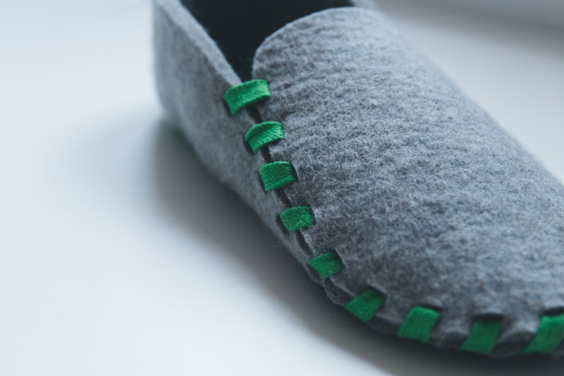 Lasso Flat-Packed Slippers